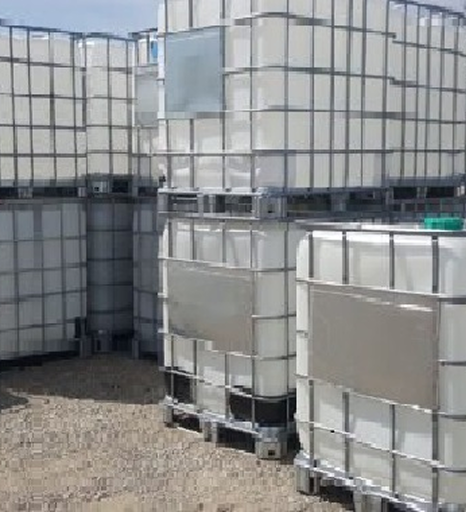 IBC carregadas em caminhão